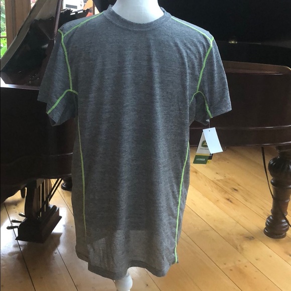 New with tags John Deere t-shirt size large - Picture 1 of 4